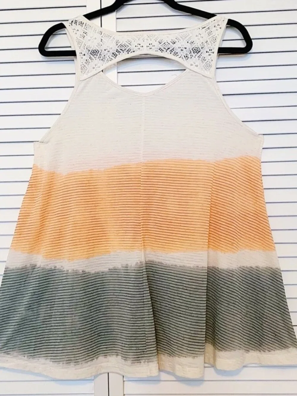 Tank W/ Lace Detailing - Picture 3 of 4
